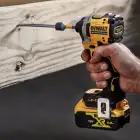 Aparafusadora Impacto S/Escovas DeWALT XR 18V S/Bateria DCF850NT-XJ